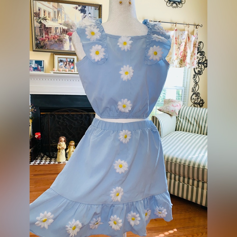 “Whimsical You”! Size little girls 10/12. Custom made 3-D daisy 2-piece.
